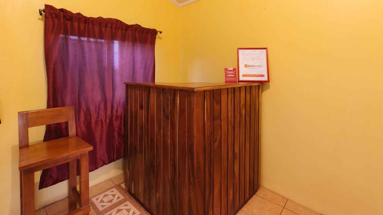 Reddoorz Plus At Malabag Silang - Vaccinated Staff Dış mekan fotoğraf